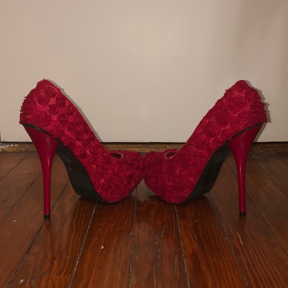 Red Heels - Picture 8 of 8